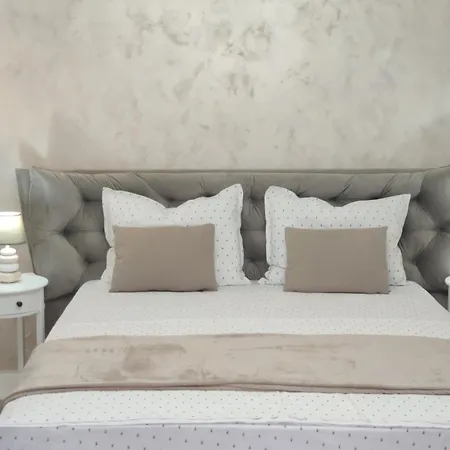 Old Calea Victoriei Deluxe