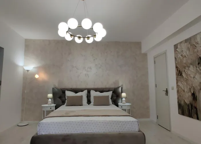 Old Calea Victoriei Deluxe Бухарест